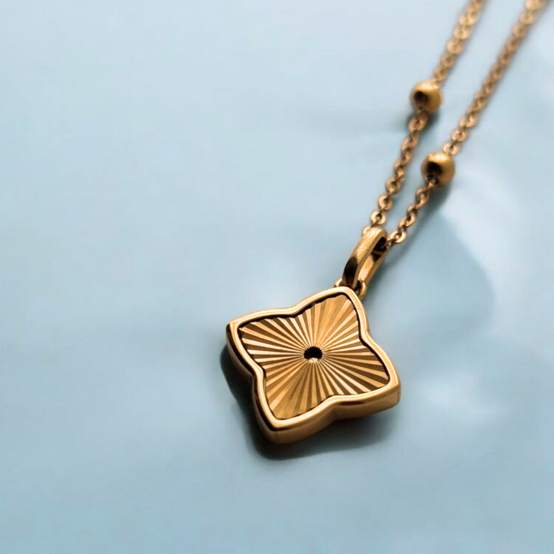 18k gold plated waterproof sweat proof clover pendant necklace jewellery jooelri jewelry london tarnish free hypoallergenic lucky