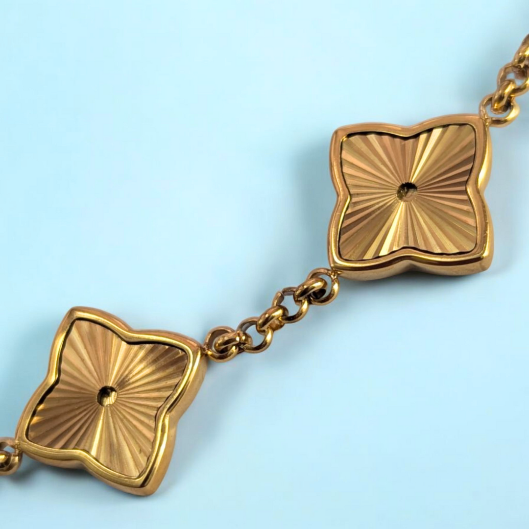 18k gold plated waterproof sweat proof clover pendant bracelet chain jewellery jooelri jewelry london tarnish free hypoallergenic lucky four leaf clovers vc