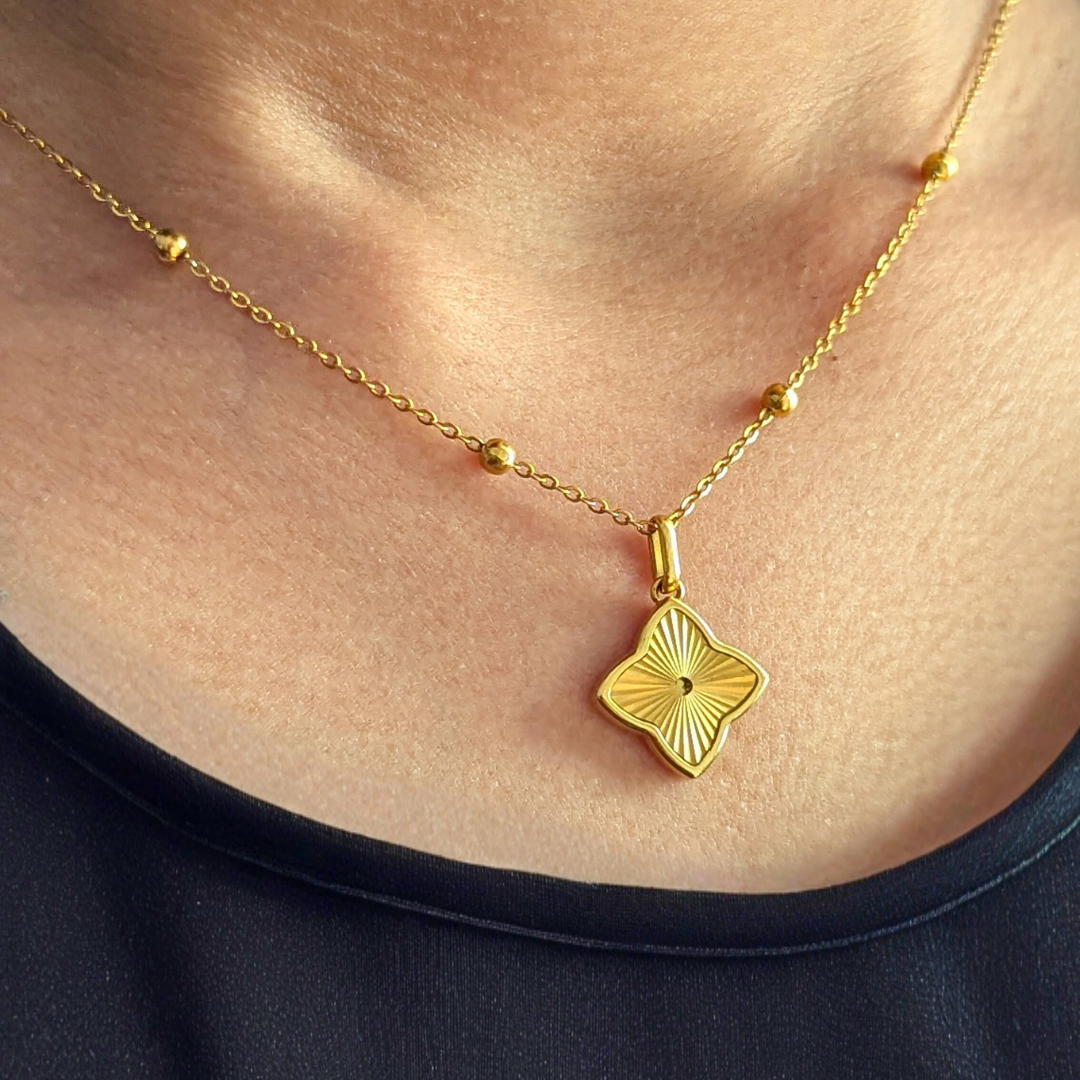 18k gold plated waterproof sweat proof clover pendant necklace jewellery jooelri jewelry london tarnish free hypoallergenic lucky four leaf clovers