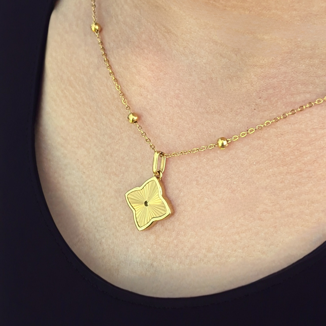 18k gold plated waterproof sweat proof clover pendant necklace jewellery jooelri jewelry london tarnish free hypoallergenic lucky four leaf clovers