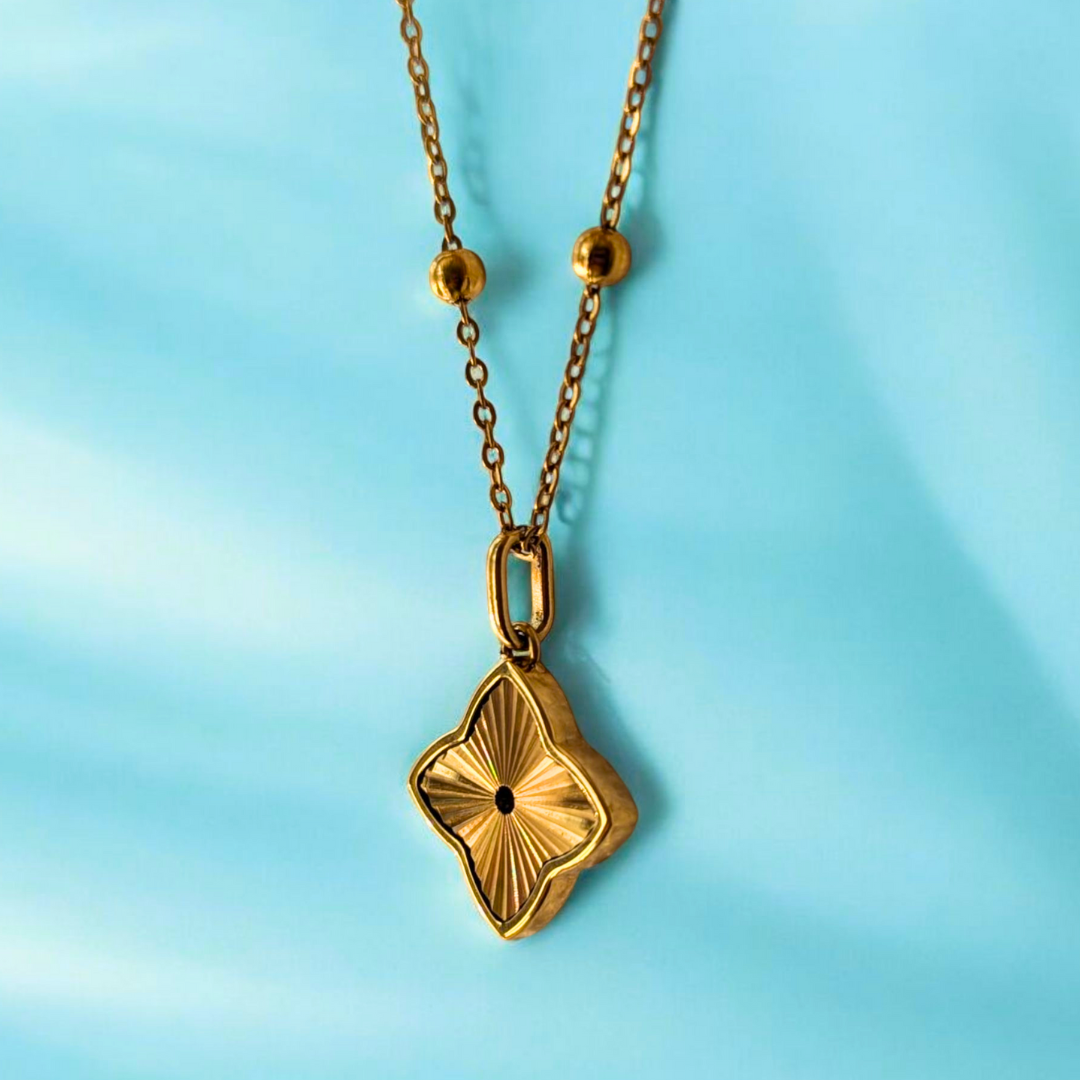 18k gold plated waterproof sweat proof clover pendant necklace jewellery jooelri jewelry london tarnish free hypoallergenic lucky four leaf clovers