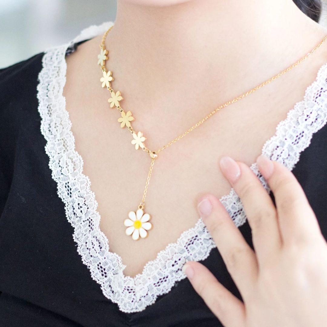 Daisy | Gold Plated Floral Motif Pendant Necklace