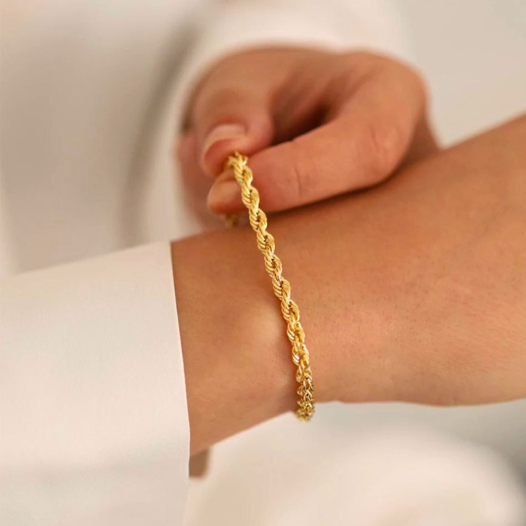 waterproof jewellery gold clover necklace waterproof personalised waterproof bracelet rosette style gold earrings 18k gold plated waterproof ring non tarnish gold chain stackable waterproof rings • shower proof jewellery gym proof jeweller jewellery for sensitive skin (stainless steel benefit) can you