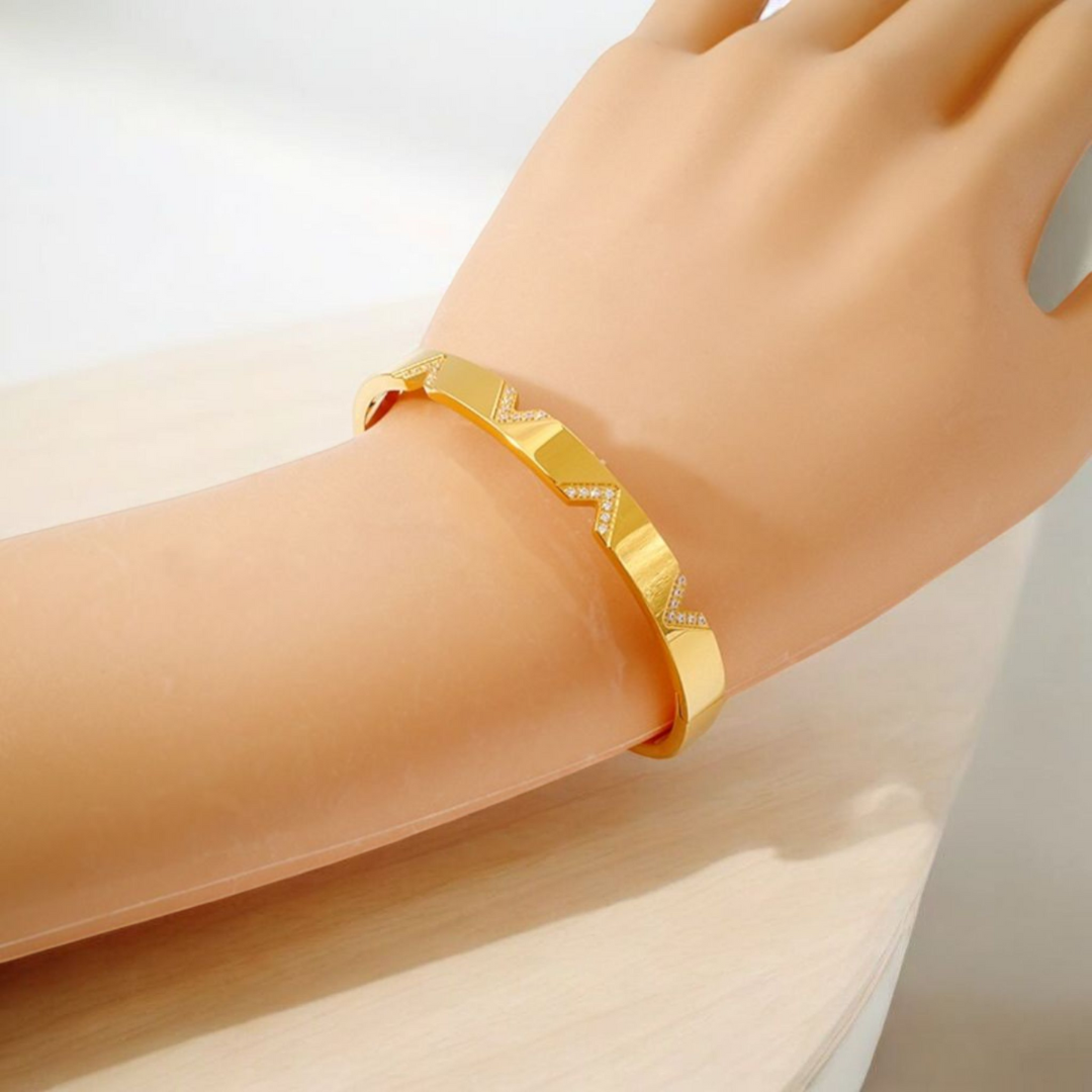 Vida | V-Cut Gold Plated Bracelet Bangle with Zircons