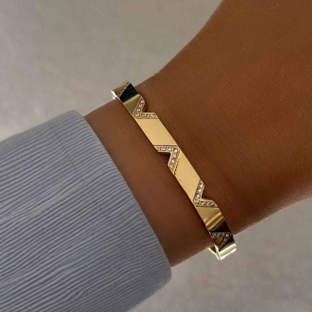 Vida | V-Cut Gold Plated Bracelet Bangle with Zircons
