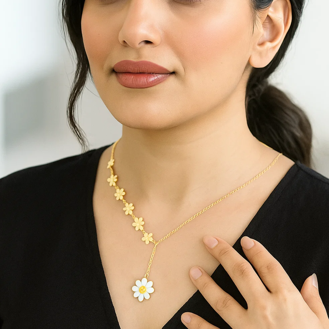Daisy | 18K Gold Plated Floral Motif Pendant Waterproof Necklace