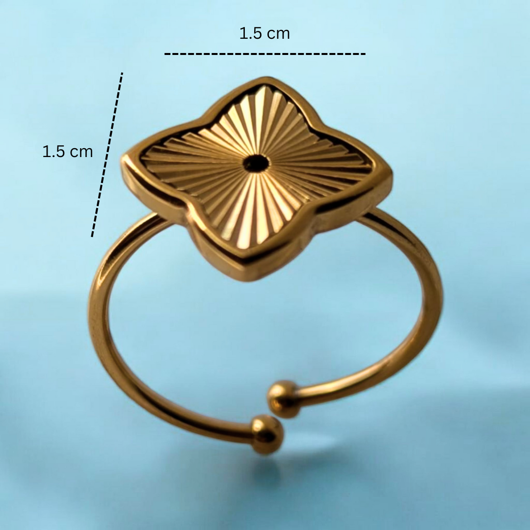Eva | Gold Plated Textured Four-Leaf Clover Ring