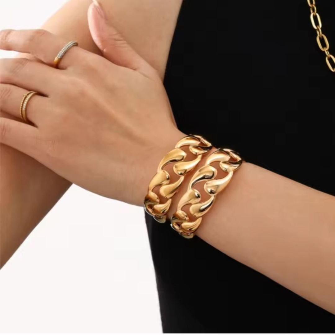 Olivia | Gold-Plated Hollow Waterdrop Cuff Bracelet Bangle