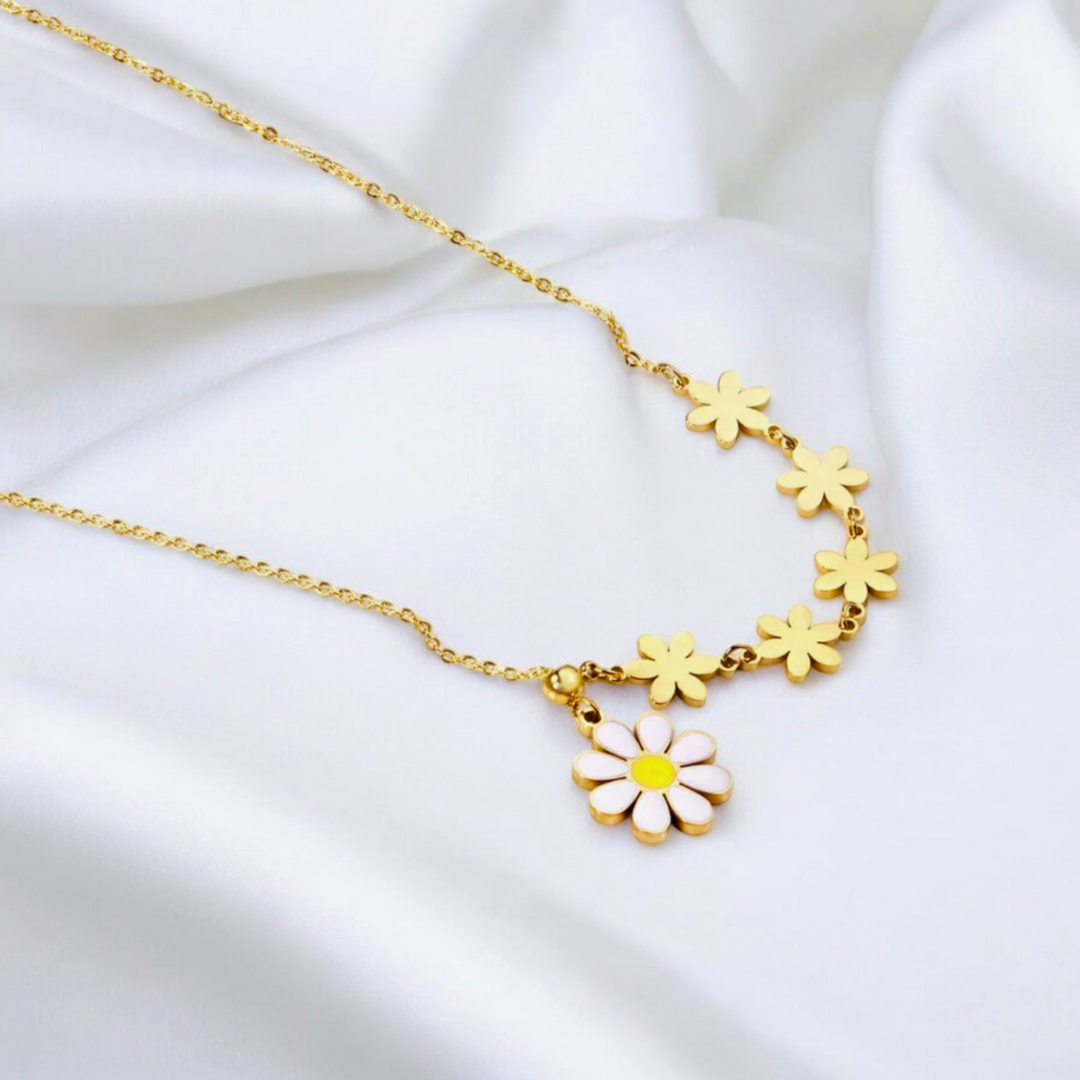 Daisy | Gold Plated Floral Motif Pendant Necklace