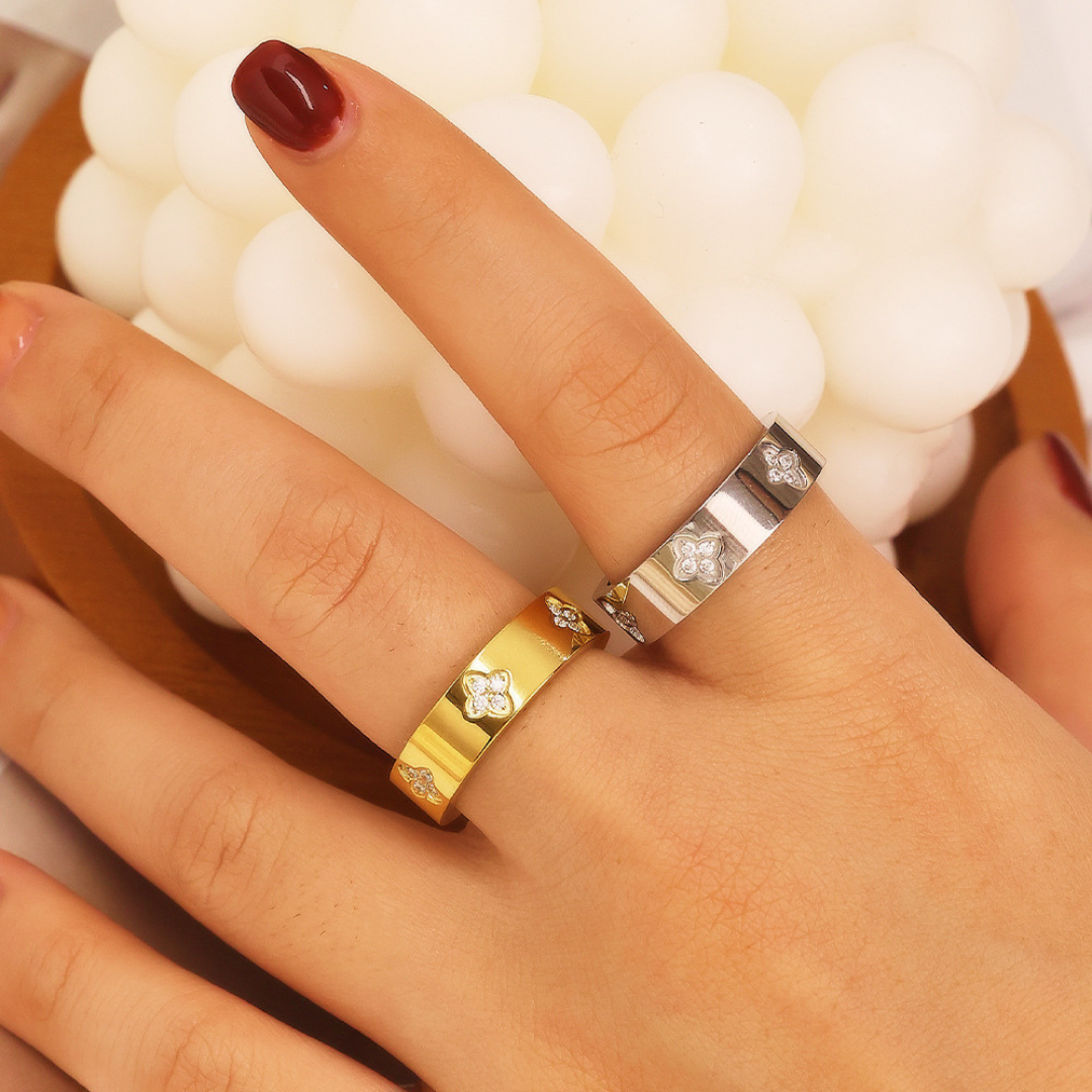 Viana | Gold (18K) Plated Four-Leaf Clover Waterproof Ring
