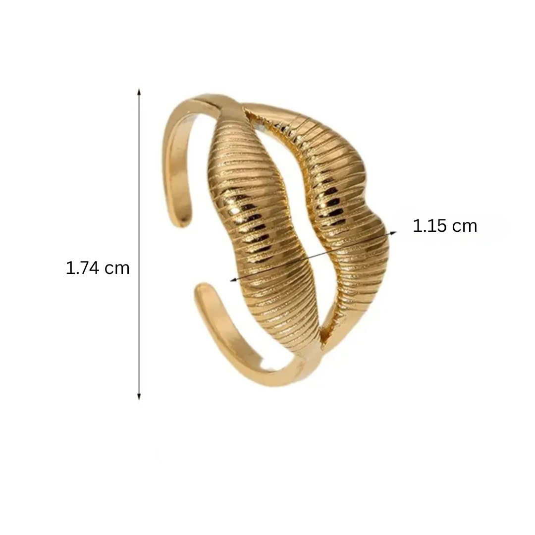 Delilah | Gold-Plated Kiss Lips Resizable Ring