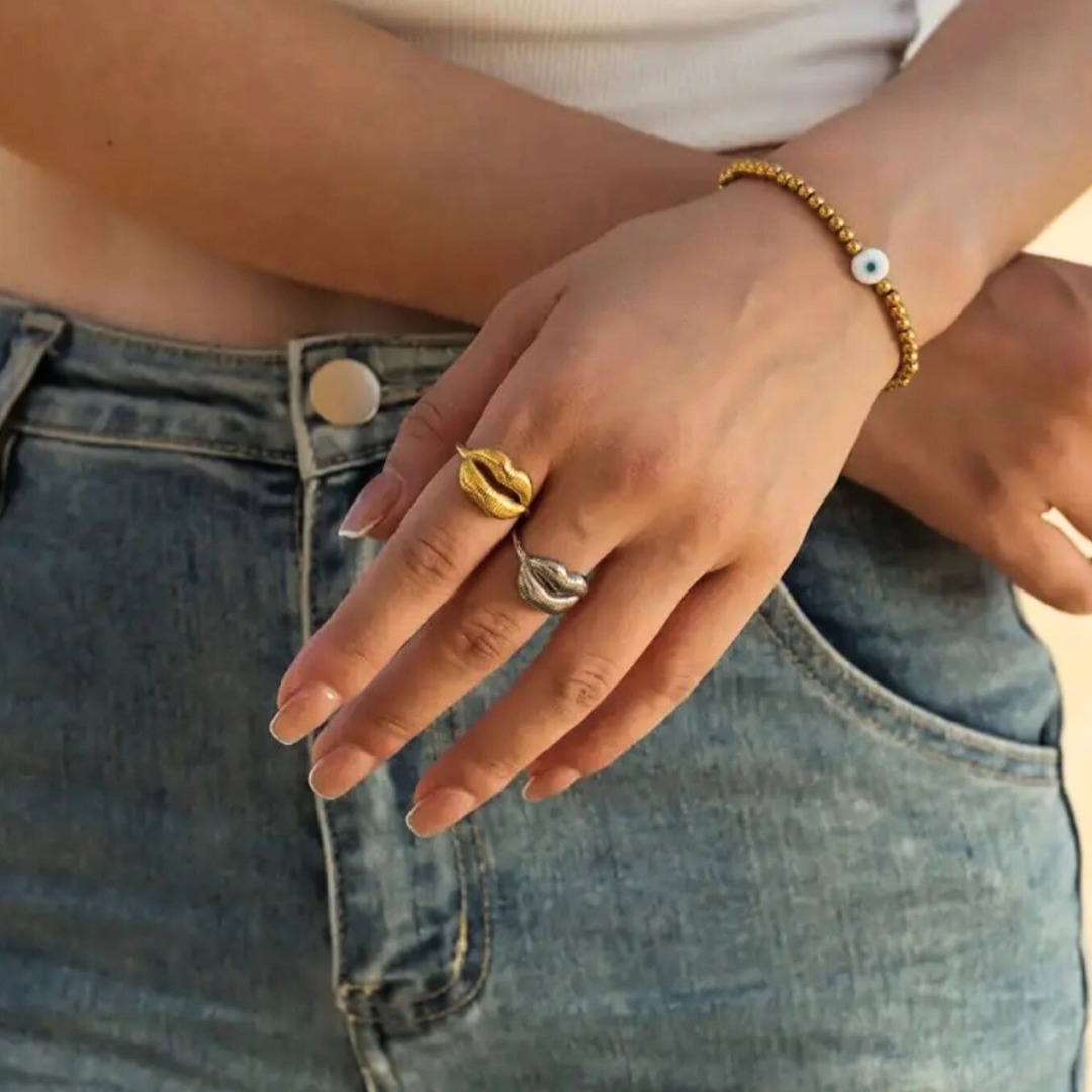 Delilah | Gold-Plated Kiss Lips Resizable Ring