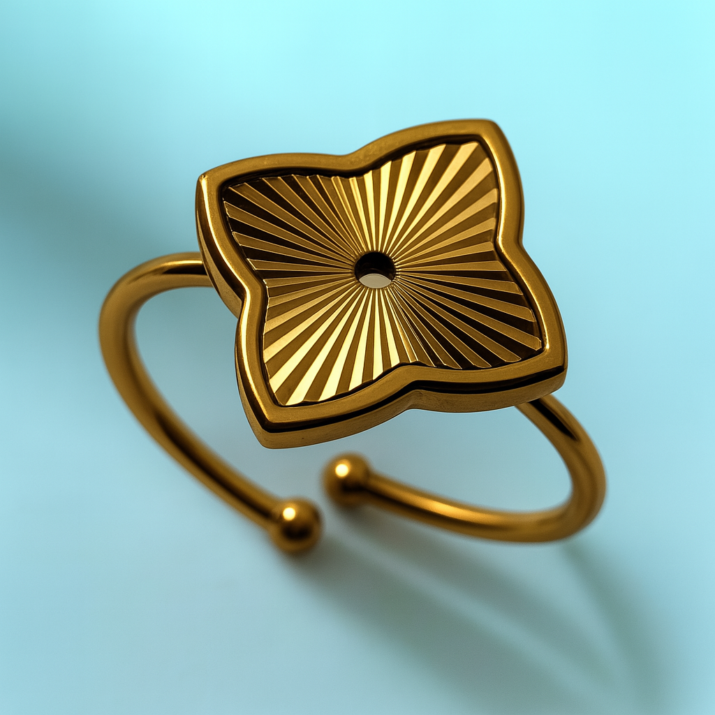 Eva | Gold (18K) Plated Textured Four-Leaf Clover Waterproof Ring