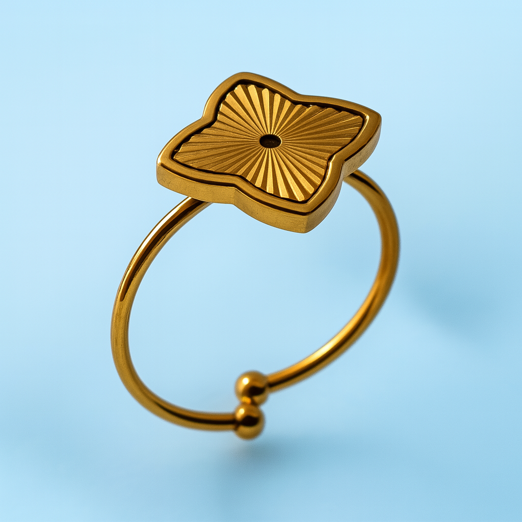Eva | Gold (18K) Plated Textured Four-Leaf Clover Waterproof Ring