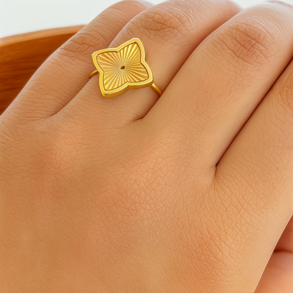 Eva | Gold (18K) Plated Textured Four-Leaf Clover Waterproof Ring