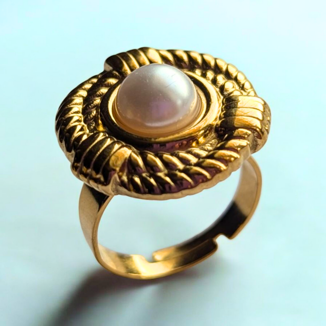 Zoe | Gold Plated Vintage Chunky Resizable Ring with a Round Pearl