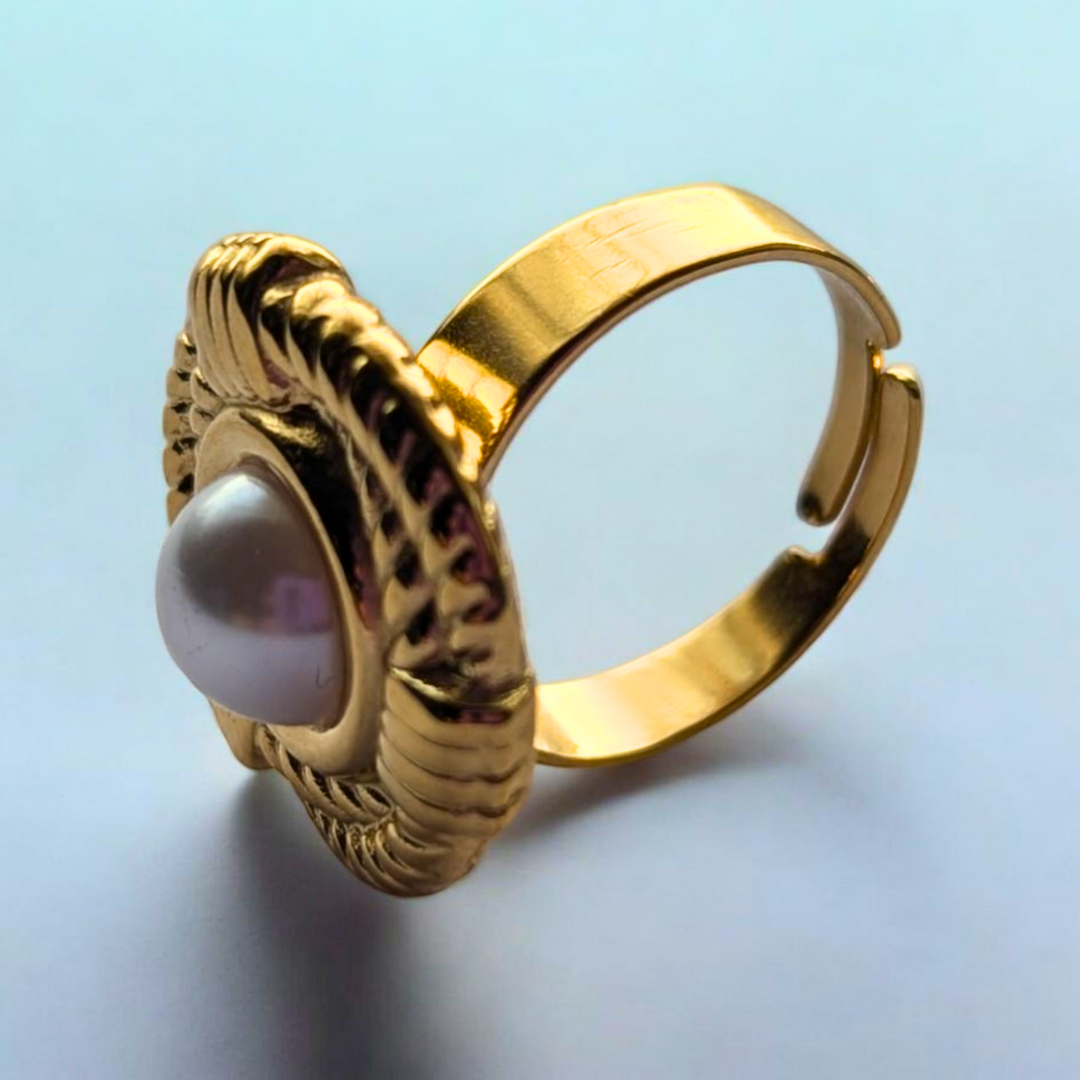 Zoe | Gold Plated Vintage Chunky Resizable Ring with a Round Pearl