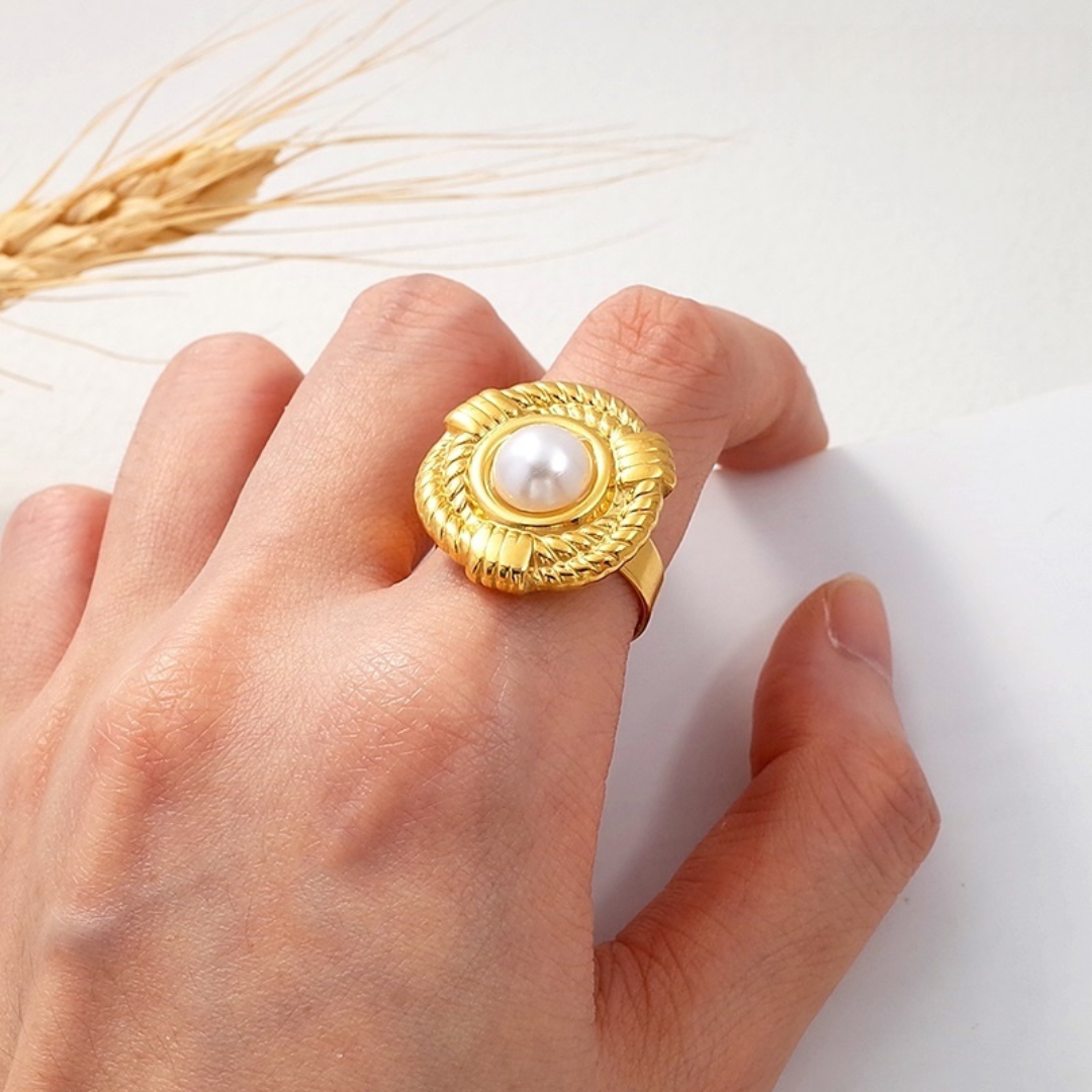 Zoe | Gold Plated Vintage Chunky Resizable Ring with a Round Pearl