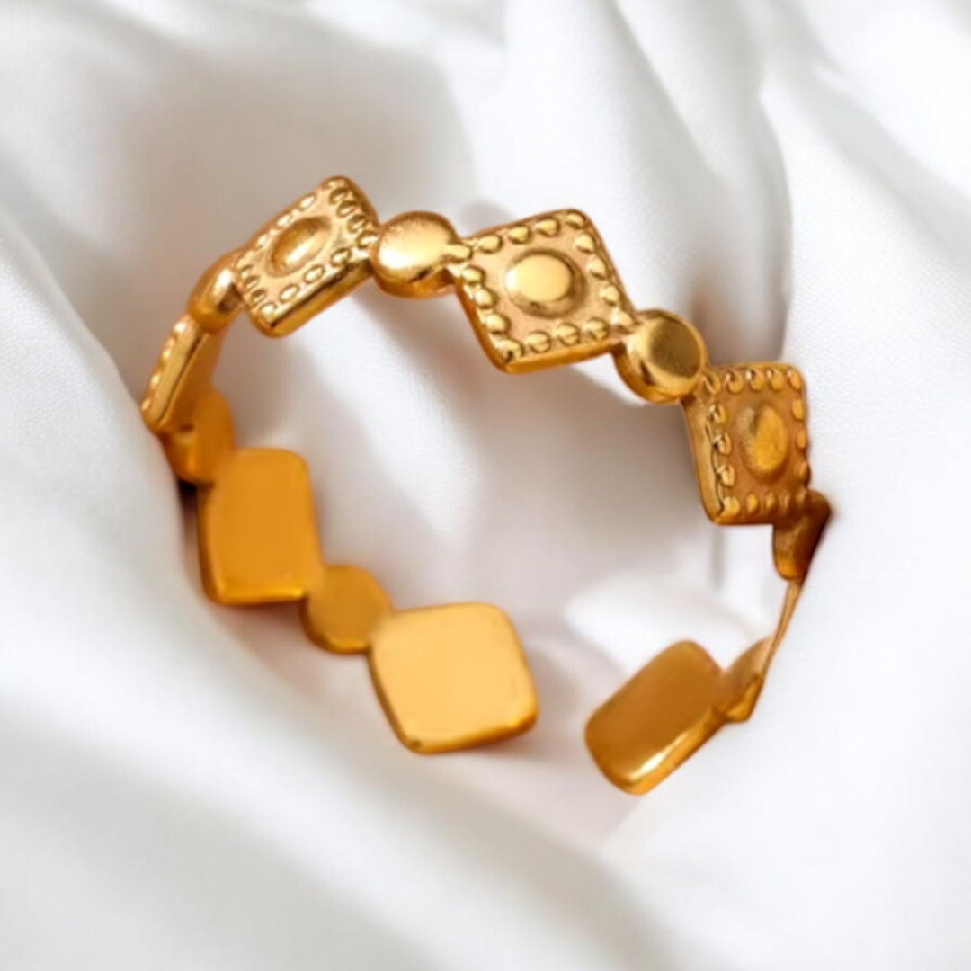 Poppy | Gold Plated Rhombus Resizable Ring