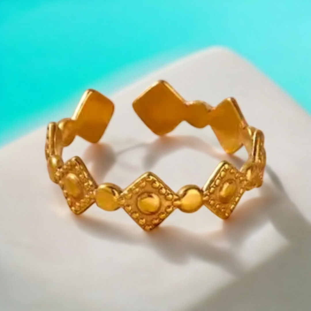 Poppy | Gold Plated Rhombus Resizable Ring