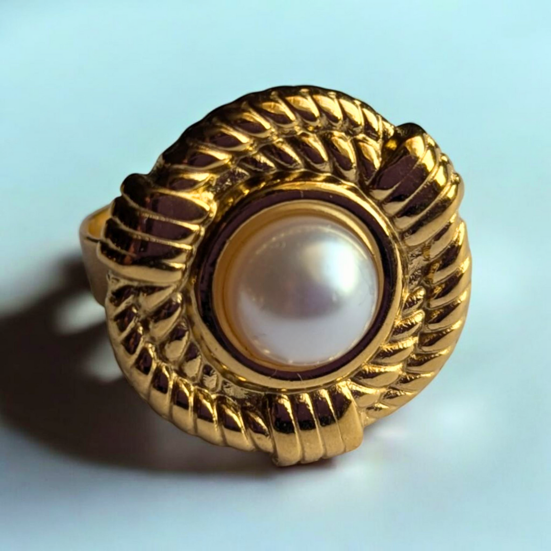 Zoe | Gold Plated Vintage Chunky Resizable Ring with a Round Pearl