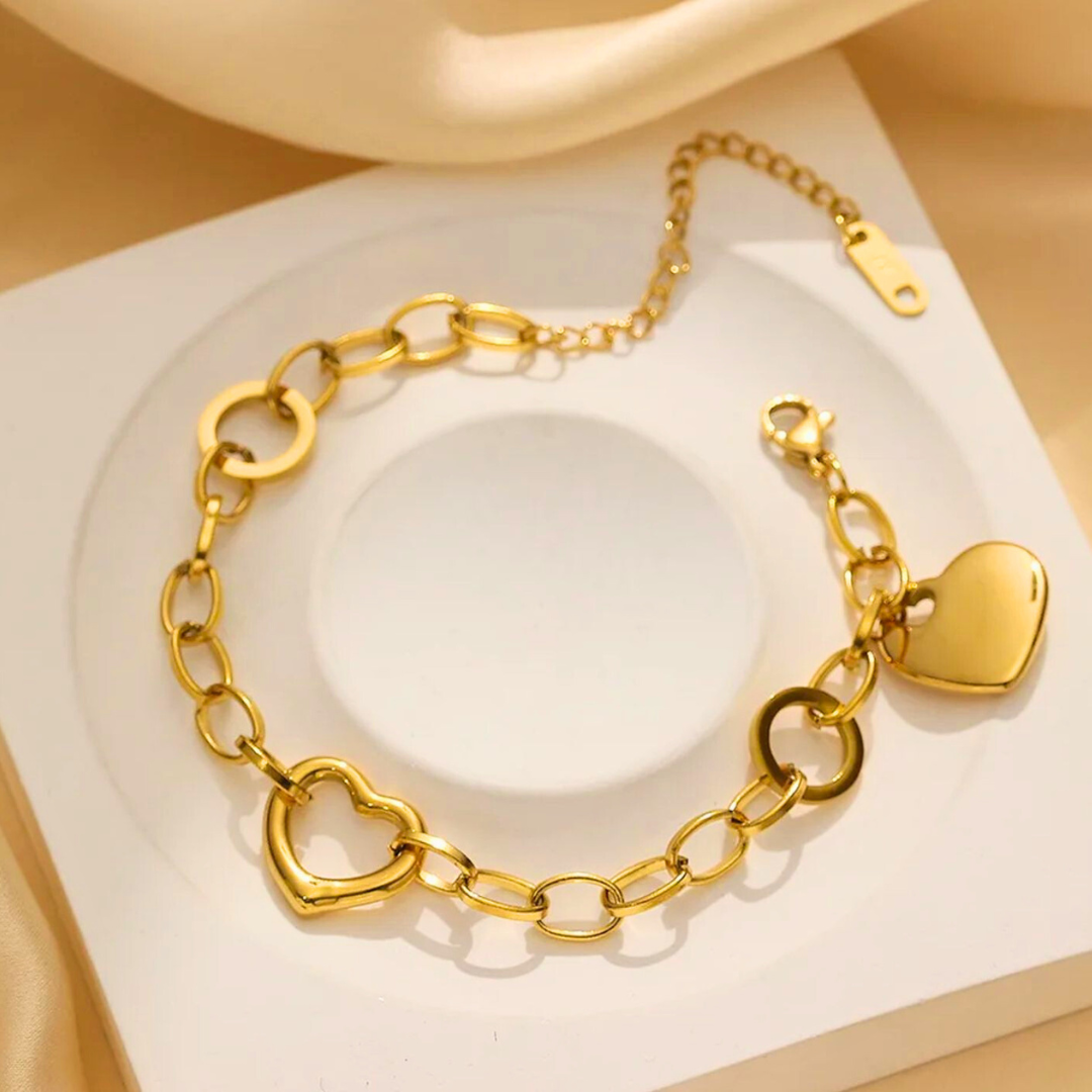 Venelle | Gold-Plated Heart Charm Chunky Bracelet