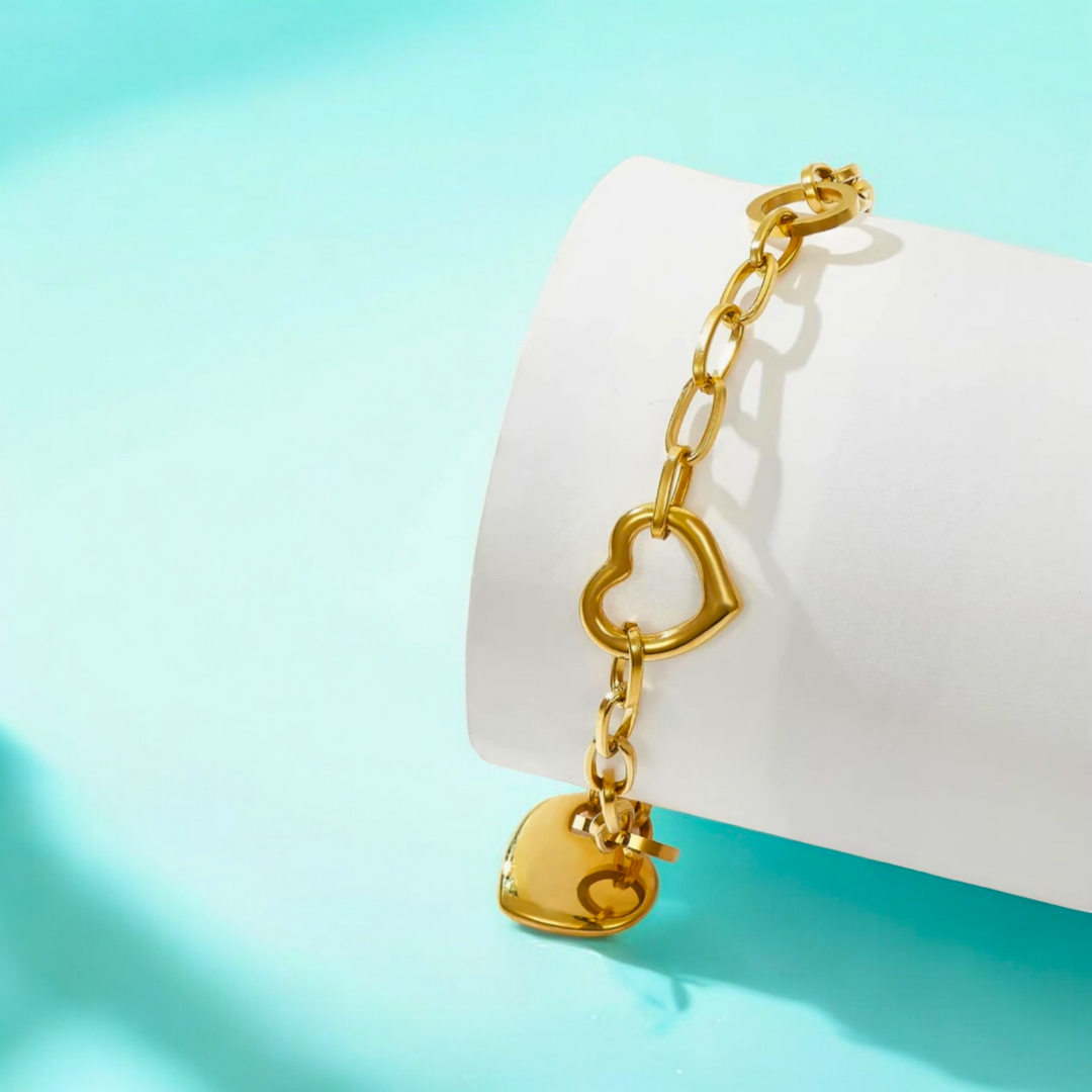 Venelle | Gold-Plated Heart Charm Chunky Bracelet