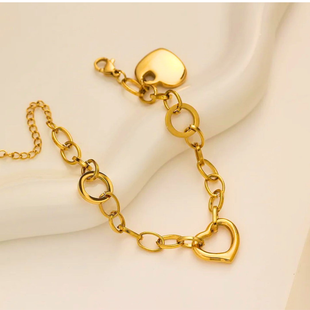 Venelle | Gold-Plated Heart Charm Chunky Bracelet