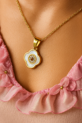 Nina | Gold (18K) Plated Shell Filled Four-Leaf Clover Waterproof Necklace with Zircons