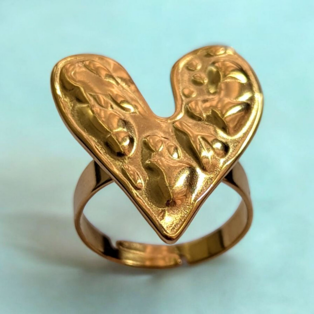 Avena | Gold-Plated Vintage Chunky Heart Hammered Resizeable Ring