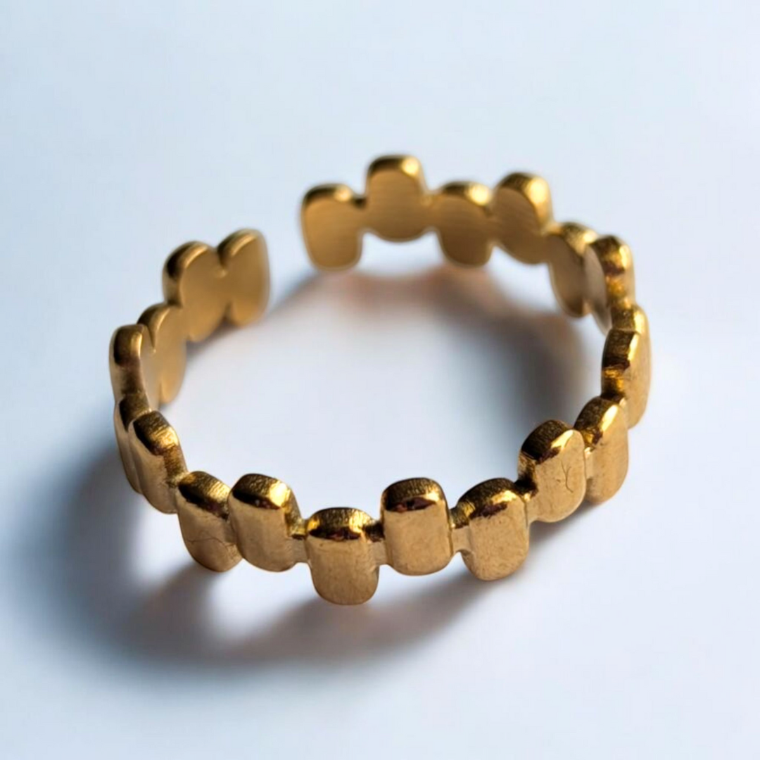 Ava | Gold Plated Vintage Stacking Resizable Ring