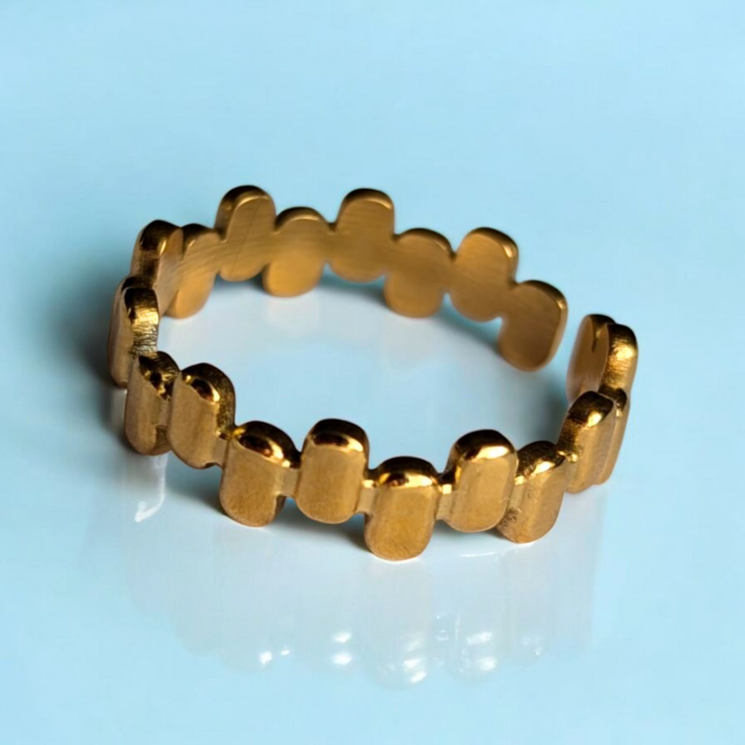 Ava | Gold Plated Vintage Stacking Resizable Ring