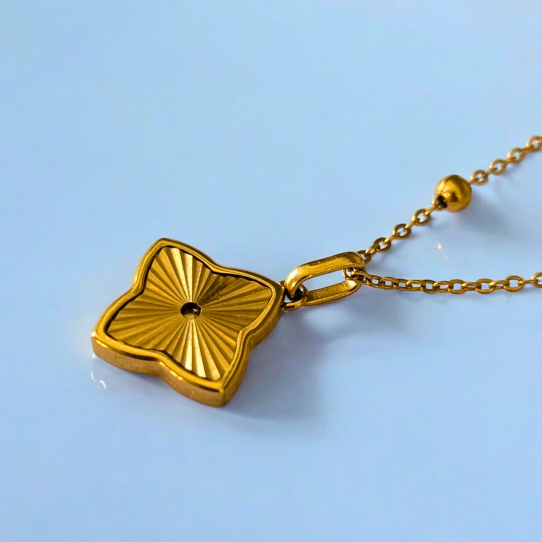 18k gold plated waterproof sweat proof clover pendant necklace jewellery jooelri jewelry london tarnish free