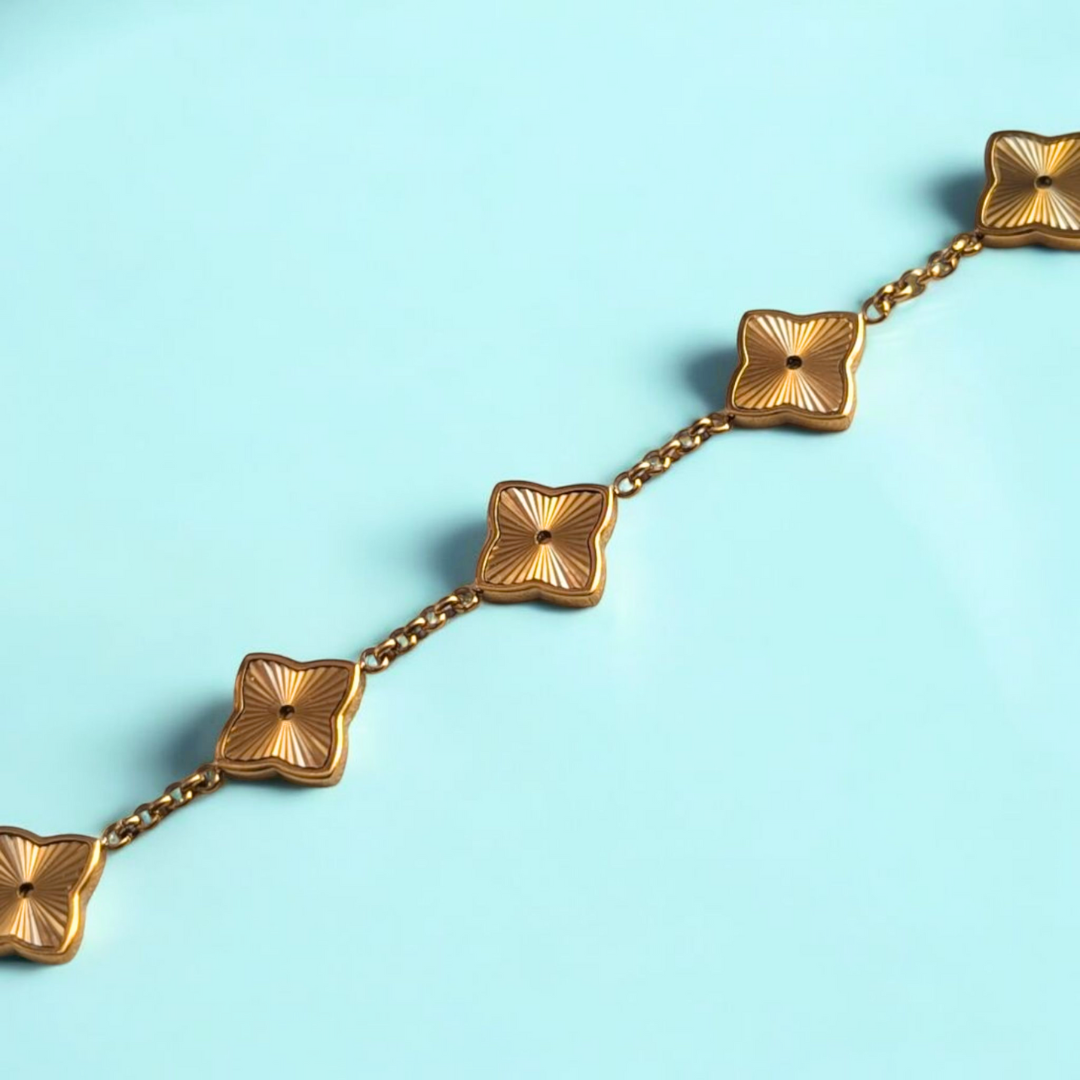 18k gold plated waterproof sweat proof clover pendant bracelet chain jewellery jooelri jewelry london tarnish free hypoallergenic lucky four leaf clovers vc
