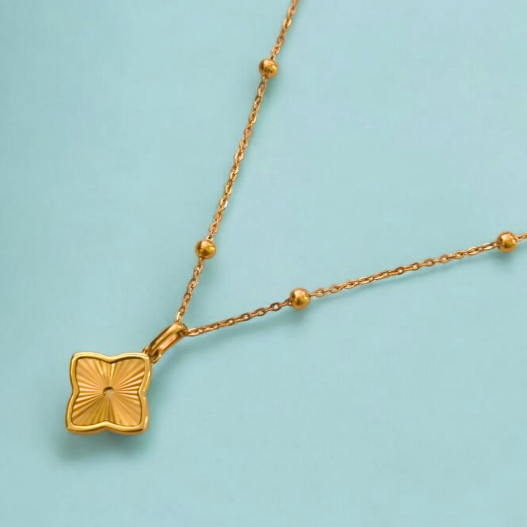 18k gold plated waterproof sweat proof clover pendant necklace jewellery jooelri jewelry london tarnish free