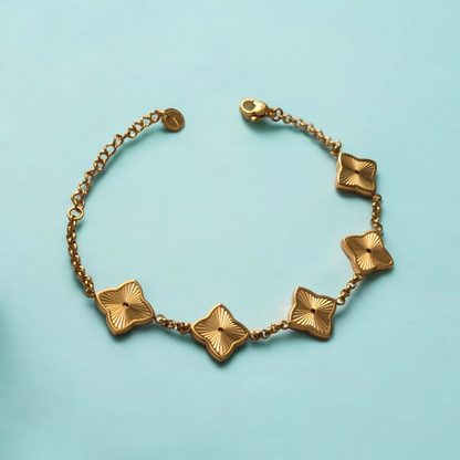 18k gold plated waterproof sweat proof clover pendant bracelet chain jewellery jooelri jewelry london tarnish free hypoallergenic lucky four leaf clovers