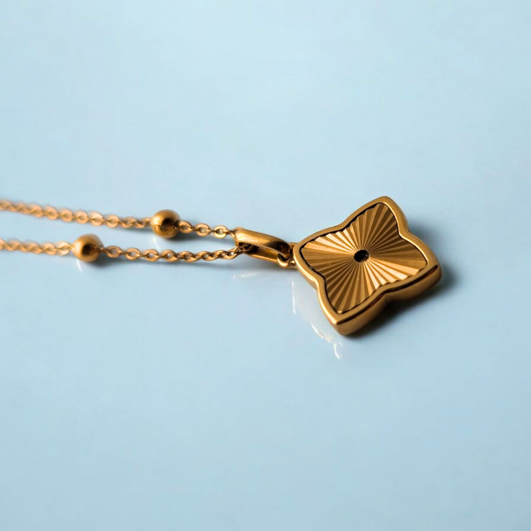 18k gold plated waterproof sweat proof clover pendant necklace jewellery jooelri jewelry london tarnish free hypoallergenic lucky four leaf clovers