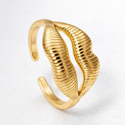 Delilah | Gold-Plated Kiss Lips Resizable Ring