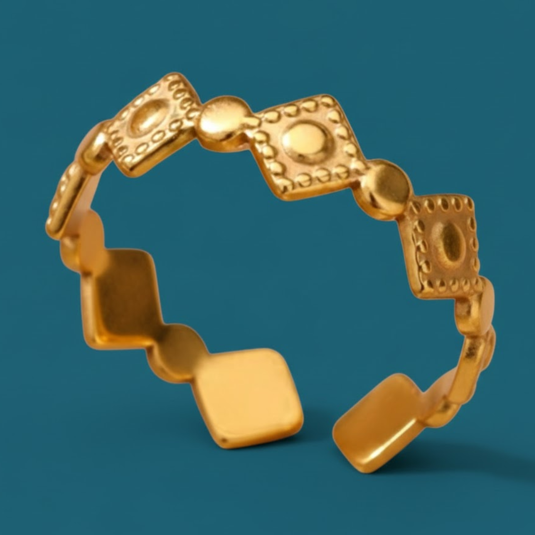 Poppy | Gold Plated Rhombus Resizable Ring