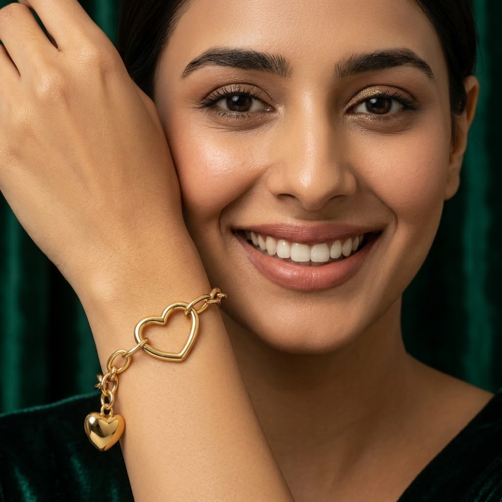 Venelle | Gold Plated Amour Link Heart Charm Bracelet
