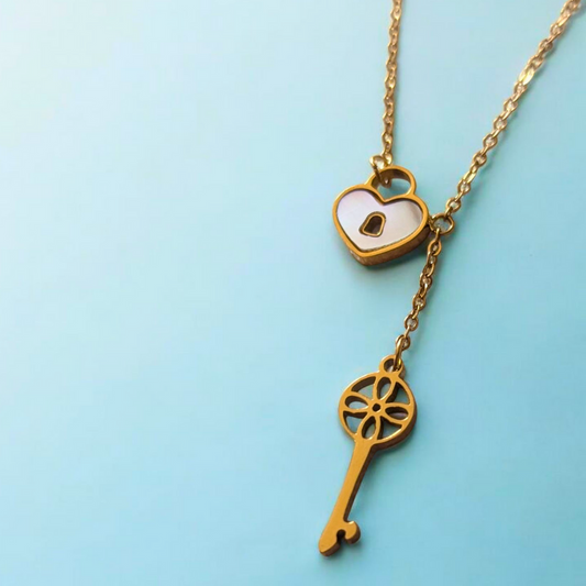 Daria Heart Lock & Key Necklace: Jooelri London 18K gold plated. Waterproof, non-tarnish stainless steel, mother-of-pearl, gym-proof! Free shipping!