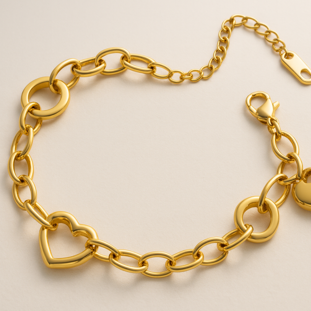 Venelle | 18K Gold-Plated Heart Charm Chunky Bracelet