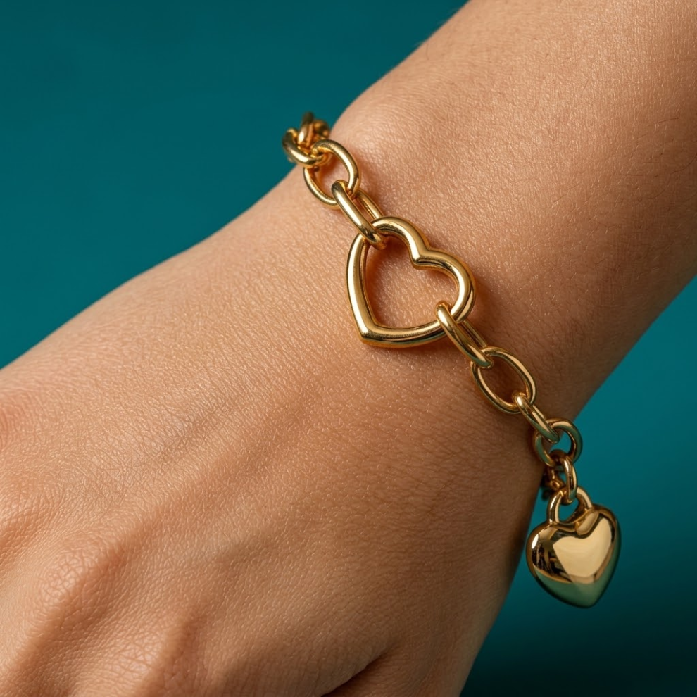Venelle | Gold Plated Amour Link Heart Charm Bracelet