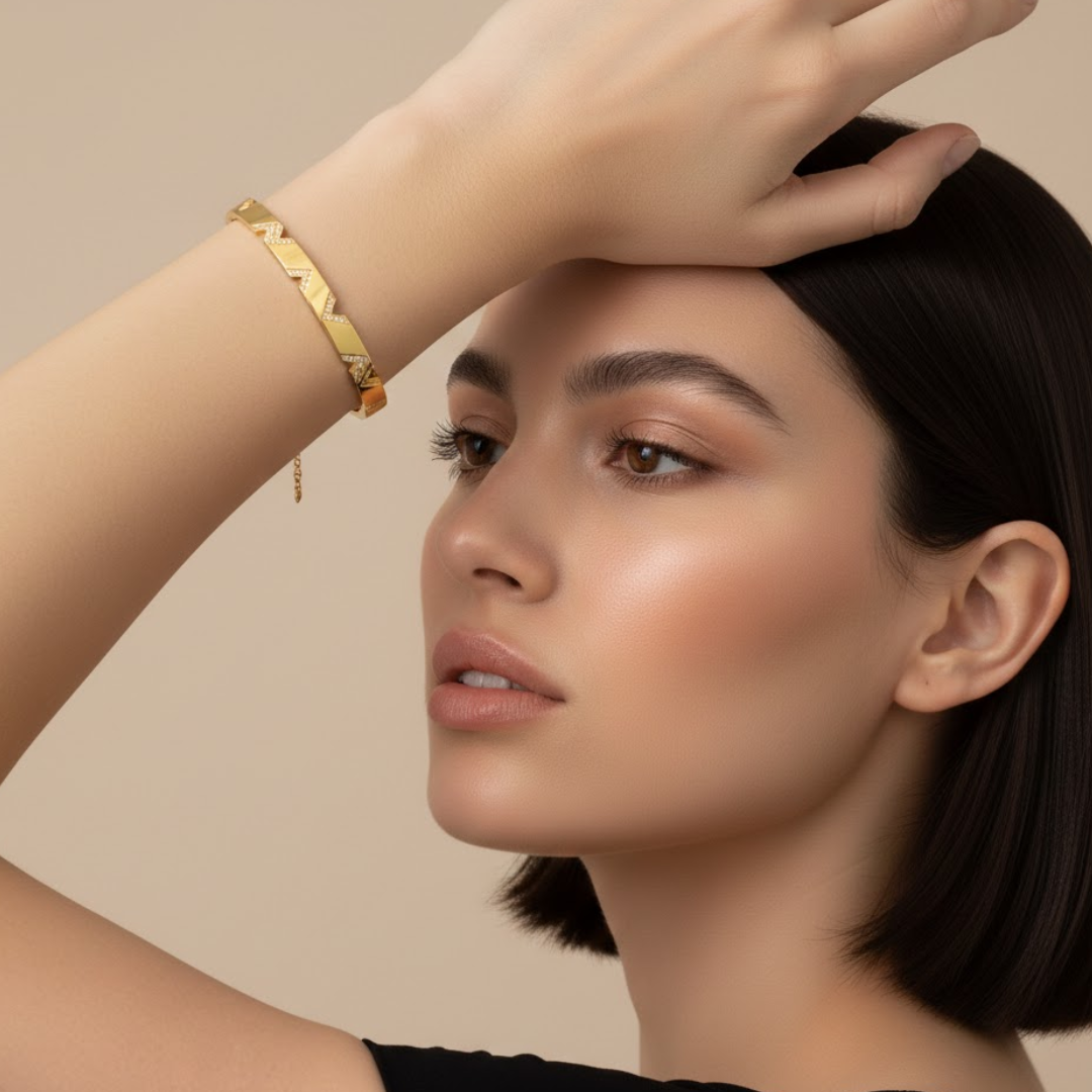 Vida | V-Cut Gold Plated Bracelet Bangle with Zircons