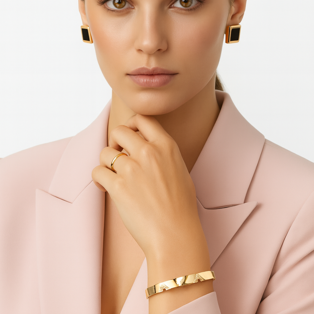 Vida | V-Cut Gold Plated Bracelet Bangle with Zircons