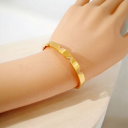 Vida | V-Cut Gold Plated Bracelet Bangle with Zircons