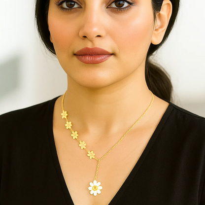 Daisy | 18K Gold Plated Floral Motif Pendant Waterproof Necklace