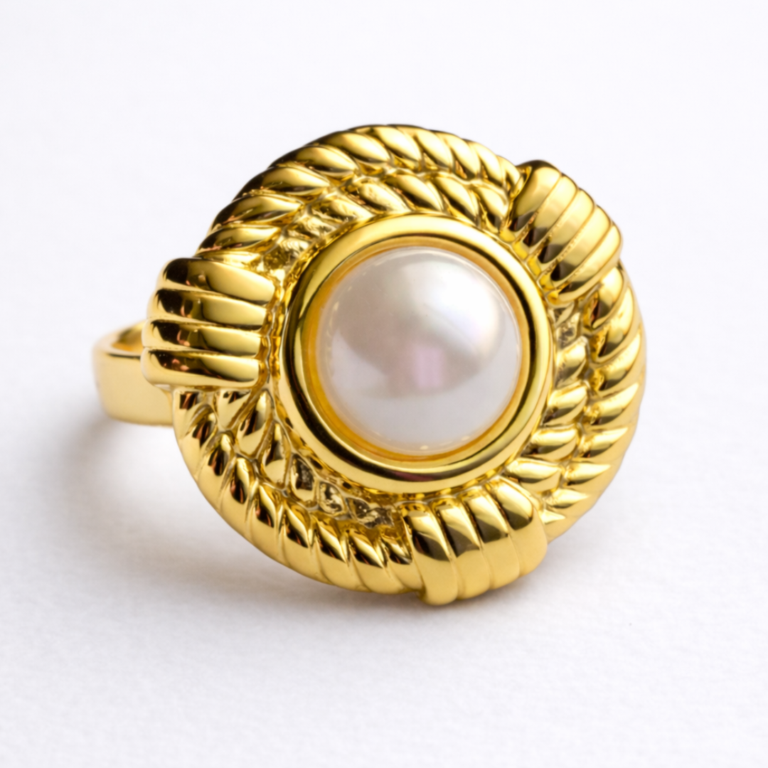 Zoe | Gold Plated Vintage Chunky Resizable Ring with a Round Pearl