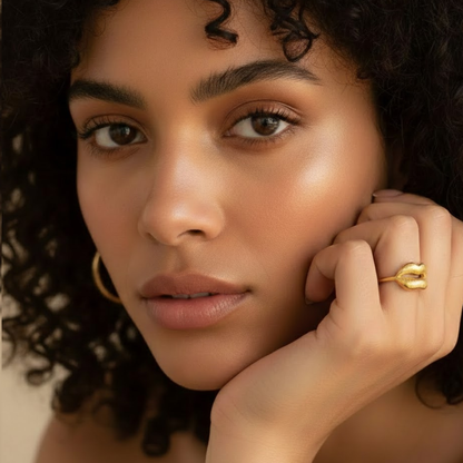 Delilah | Gold-Plated Kiss Lips Resizable Ring
