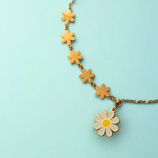 Daisy | Gold Plated Floral Motif Pendant Necklace